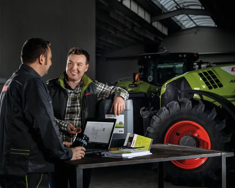 Zimowy serwis ciągnika.